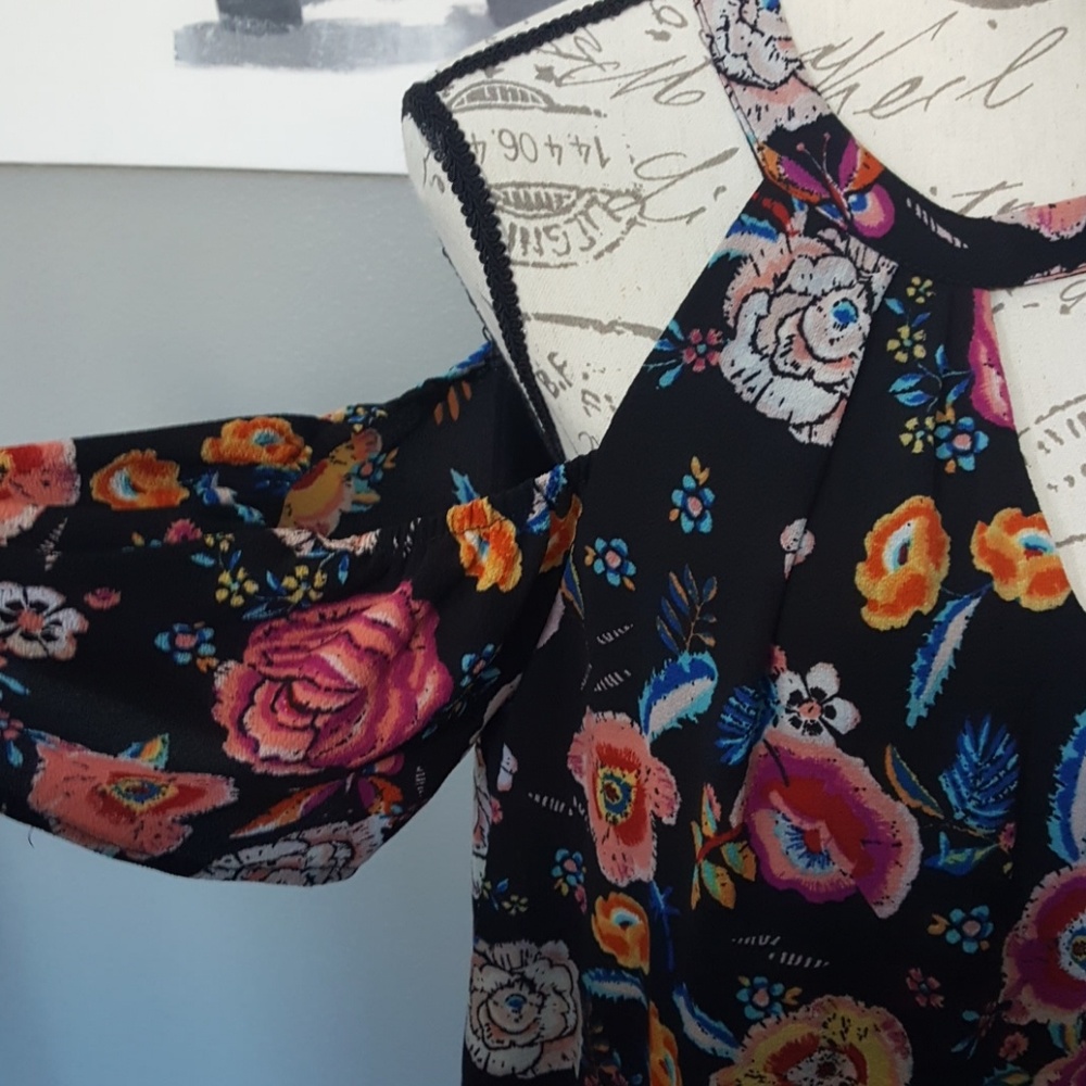 Dress - Picture 2 of 4